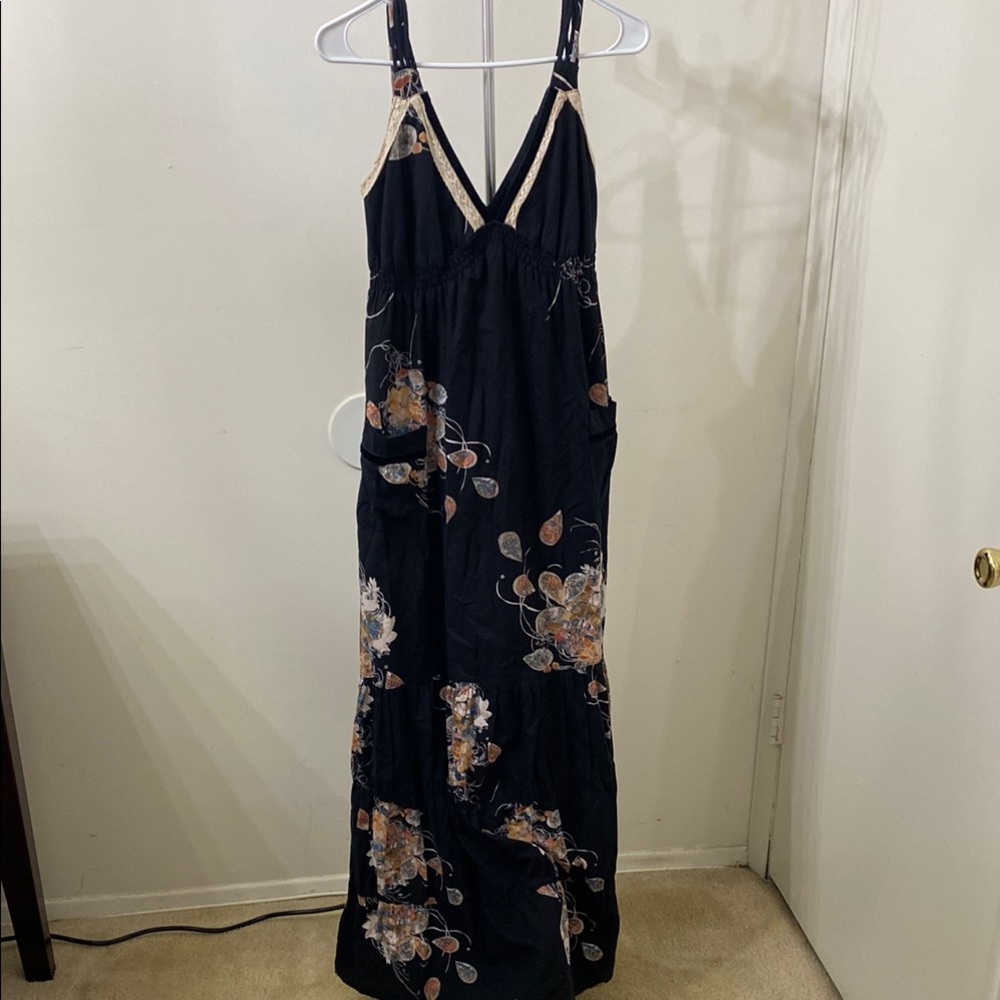 Black Maxi Sundress with V-Neck for Cocktail Events